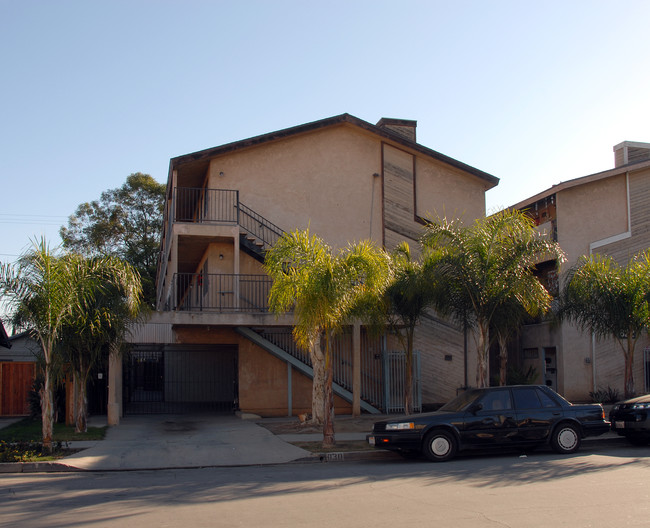 822 St. Louis Ave in Long Beach, CA - Building Photo - Building Photo