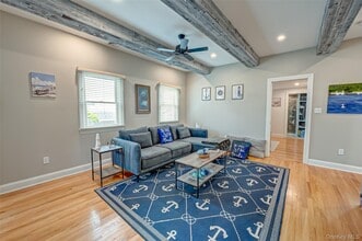 71 S Bay Dr in Babylon, NY - Building Photo - Building Photo