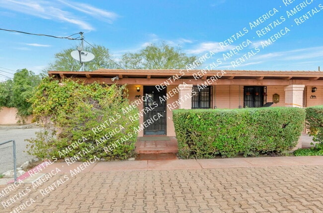 property at 947 N Alvernon Way