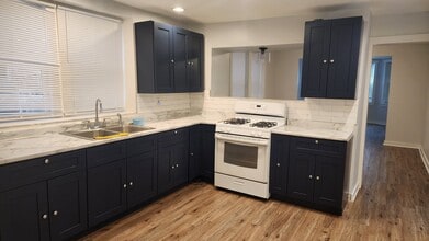 1211 Highland Ave, Unit B in Berwyn, IL - Building Photo - Building Photo