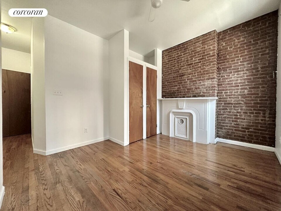 709 9th Ave in New York, NY - Building Photo