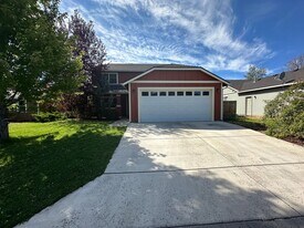 20067 Mt Hope Ln in Bend, OR - Building Photo