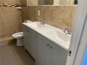 2701 NW 21st St in Fort Lauderdale, FL - Building Photo - Building Photo