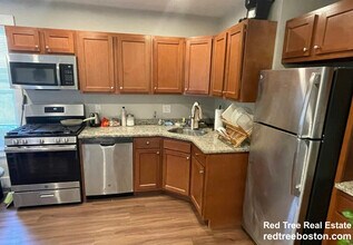 32 Elmer St, Unit 1 in Cambridge, MA - Building Photo - Building Photo
