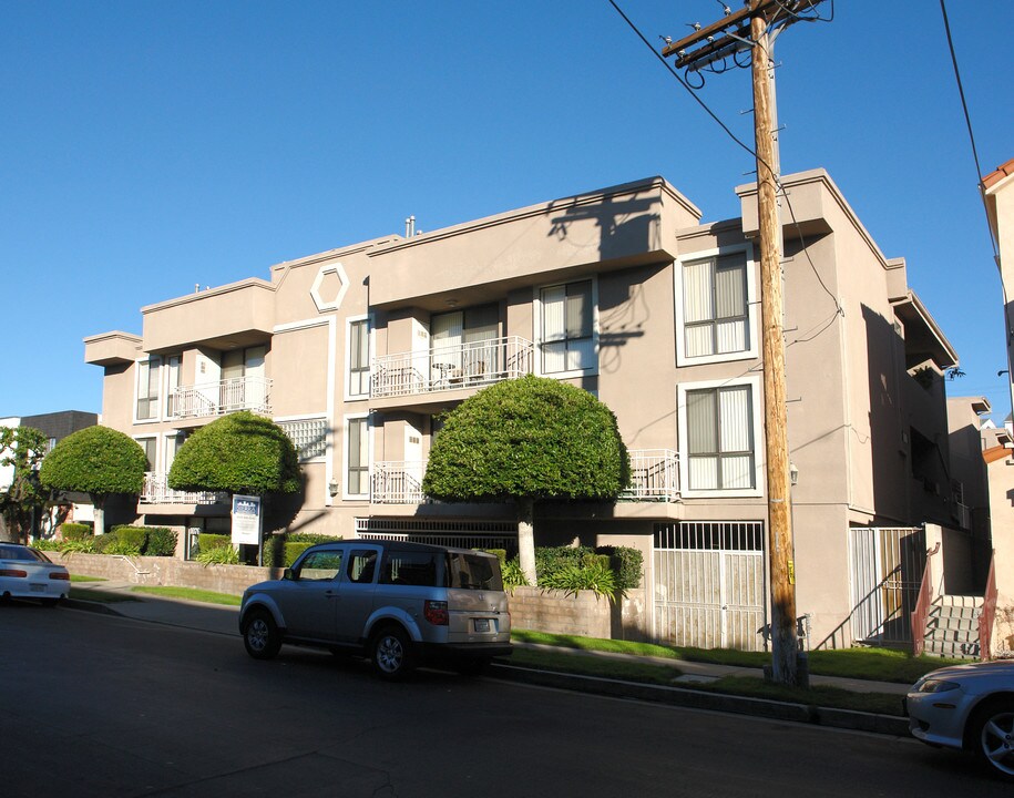 10761 Blix St in North Hollywood, CA - Building Photo