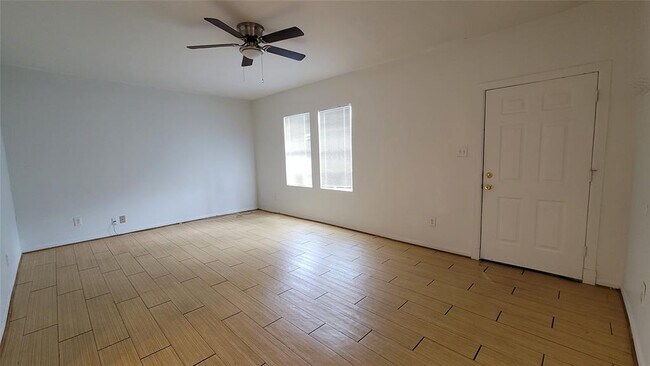 3004 Live Oak St photo'