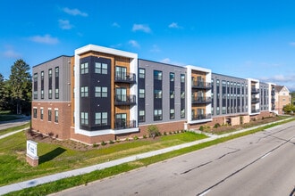 Woodale Crossing in Brown Deer, WI - Foto de edificio - Building Photo