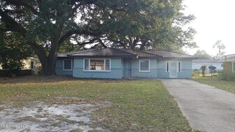 307 45th St in Gulfport, MS - Building Photo