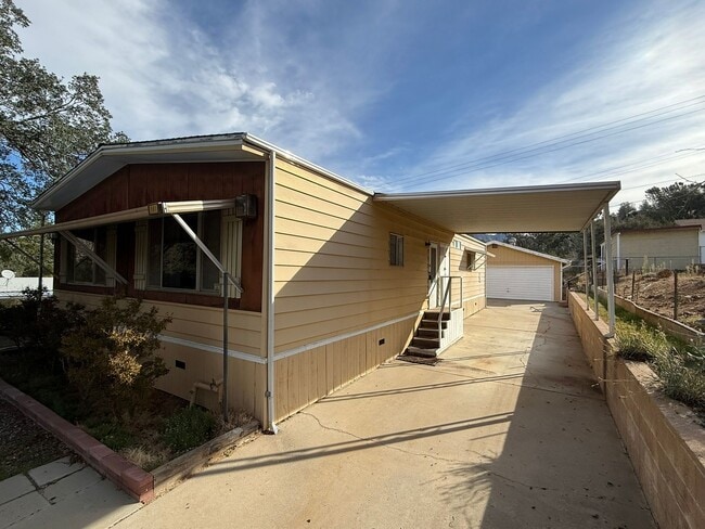 101 Jones St in Bodfish, CA - Building Photo - Building Photo