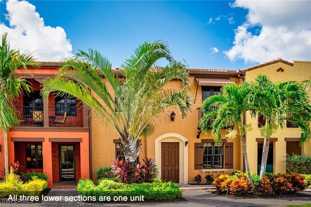 8986 Cambria Cir in Naples, FL - Foto de edificio