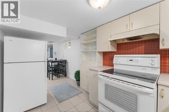 1229 Chilver Rd in Windsor, ON - Foto de edificio - Building Photo