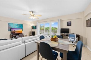 95 N Birch Rd in Fort Lauderdale, FL - Building Photo
