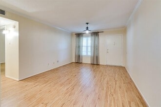 3535 E NASA Pkwy, Unit 86 in Seabrook, TX - Foto de edificio - Building Photo