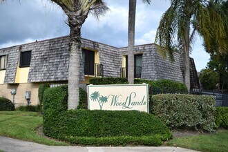 262 Woodland Rd in Palm Springs, FL - Foto de edificio - Building Photo