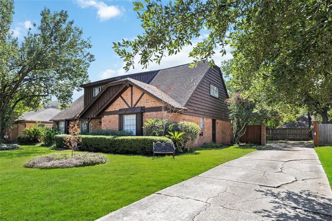 10707 Riverview Dr in Houston, TX - Building Photo - Building Photo