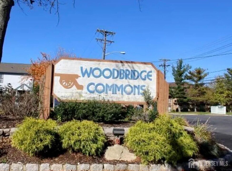2202 Woodbridge Commons Way in Woodbridge Township, NJ - Building Photo