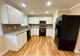 989 SE Fir Grove Loop in Hillsboro, OR - Building Photo - Building Photo