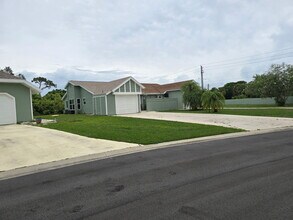 1449 SE Larkwood Cir in Port St. Lucie, FL - Building Photo - Building Photo