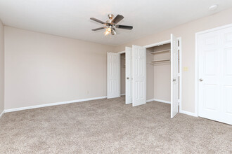 Park Place Apartments in Louisville, KY - Building Photo - Interior Photo