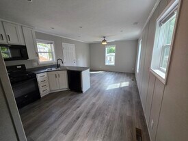 16 Thomas Ln in Chaska, MN - Building Photo