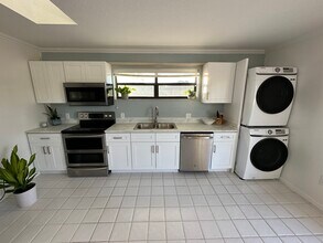 2945 68th St N in St. Petersburg, FL - Foto de edificio - Building Photo