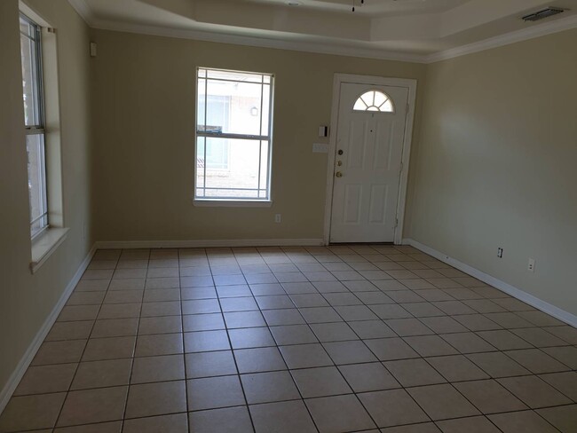 1906 Horsetail Fls, Unit B in Edinburg, TX - Foto de edificio - Building Photo