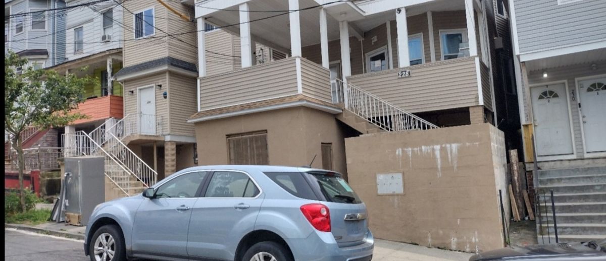 BENZIGER AVENUE in Staten Island, NY - Building Photo