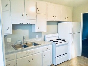1056 Forest Ct in Kansas City, KS - Building Photo - Building Photo