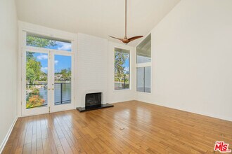 4618 Park Mirasol in Calabasas, CA - Building Photo - Building Photo