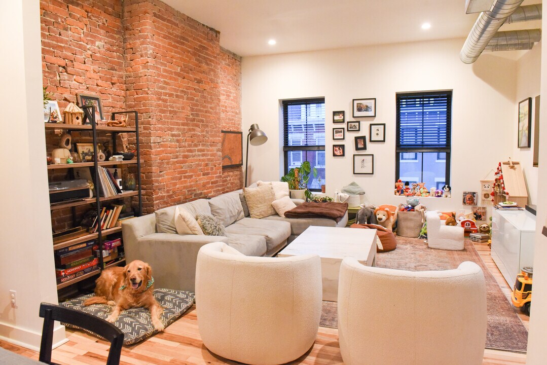 2017 Forbes Ave in Pittsburgh, PA - Building Photo