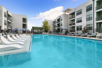 Cortland Bluff Springs in Austin, TX - Foto de edificio - Building Photo