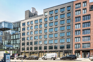 21-18 44th Dr in Long Island City, NY - Building Photo