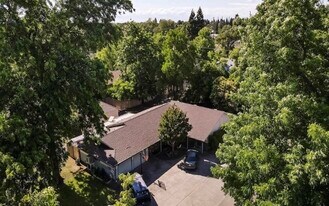968 Cyndi Cir, Unit Unit B in Chico, CA - Building Photo