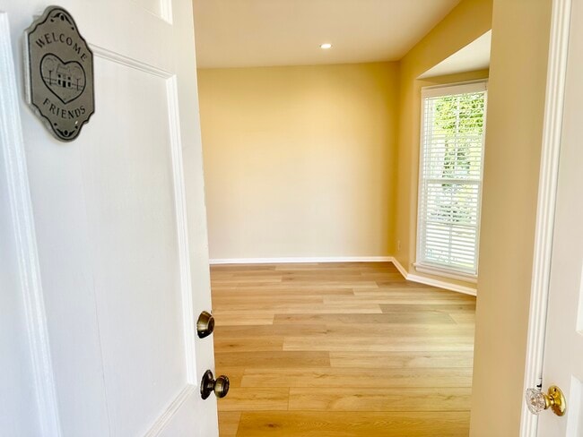 2544 N Keystone St in Burbank, CA - Building Photo - Building Photo