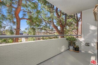 200 N Swall Dr in Beverly Hills, CA - Building Photo - Building Photo
