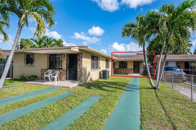 201 NW 34th Ave in Miami, FL - Foto de edificio - Building Photo