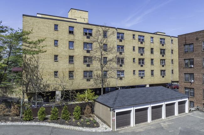 Marilyn Manor Condominium in Hackensack, NJ - Foto de edificio - Building Photo