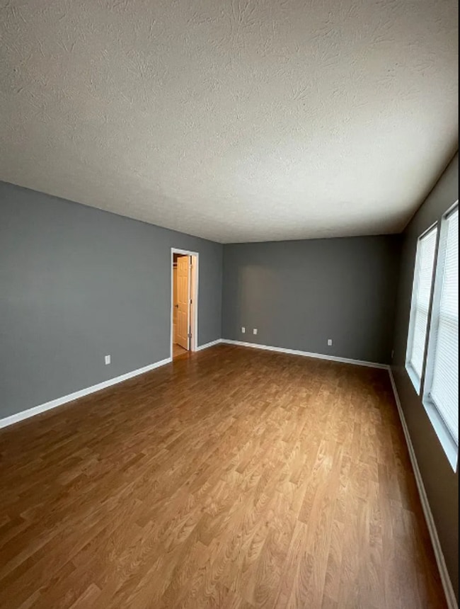 8131 Grove Berry Dr in Indianapolis, IN - Building Photo - Building Photo