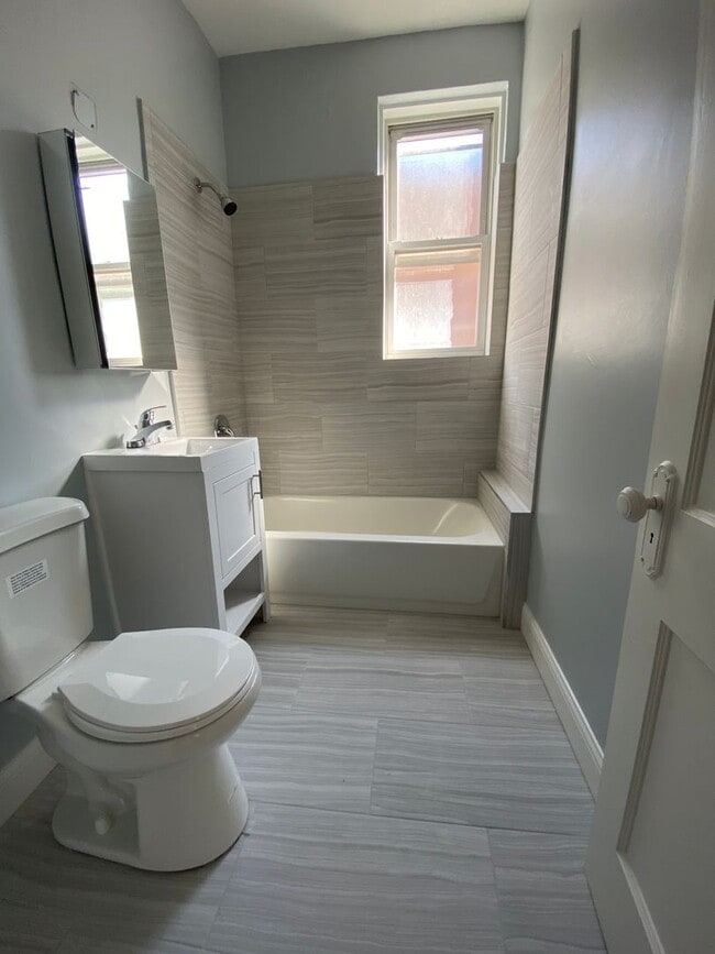 901 N Leavitt St in Chicago, IL - Building Photo - Building Photo