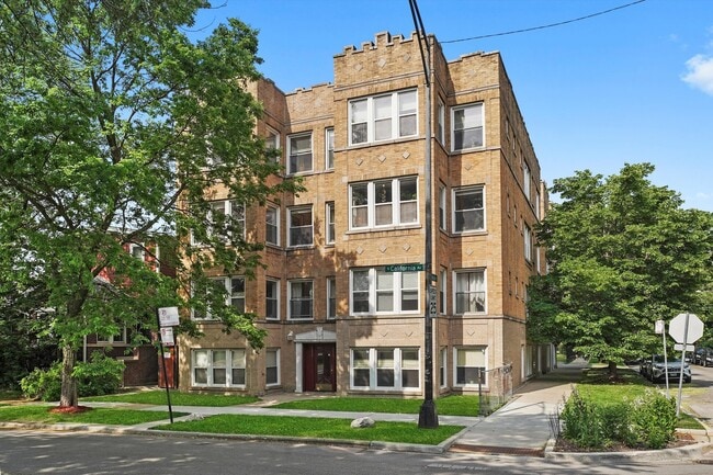property at 4868 N California Ave