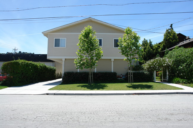 1240 Elmer St in Belmont, CA - Building Photo - Building Photo