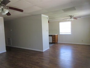 33 Hall Dr N in Montgomery, TX - Building Photo - Building Photo
