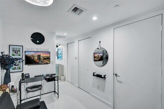 1300 S Miami Ave, Unit 4508 in Miami, FL - Building Photo - Building Photo