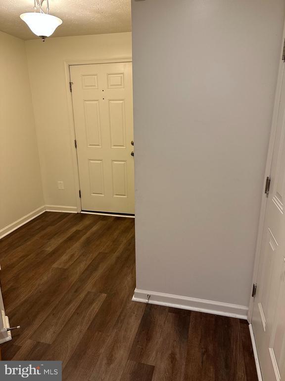 7216 Mockingbird Cir in Glen Burnie, MD - Building Photo - Building Photo