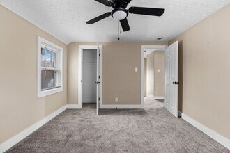 This beautifully updated 3-bedroom, 1-bath single-family home is ready for move-in! in Detroit, MI - Foto de edificio - Building Photo