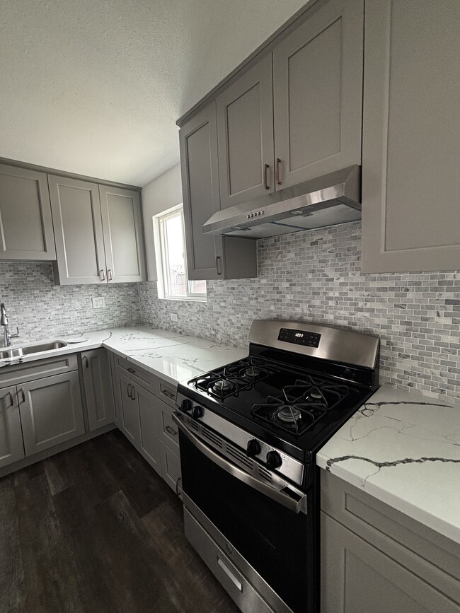 1674 W 36th Pl, Unit 4 in Los Angeles, CA - Foto de edificio - Building Photo