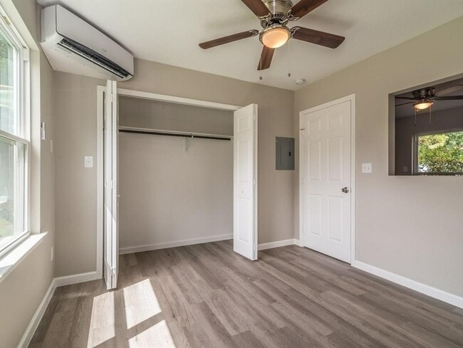 property at 1819 Cove Park Dr