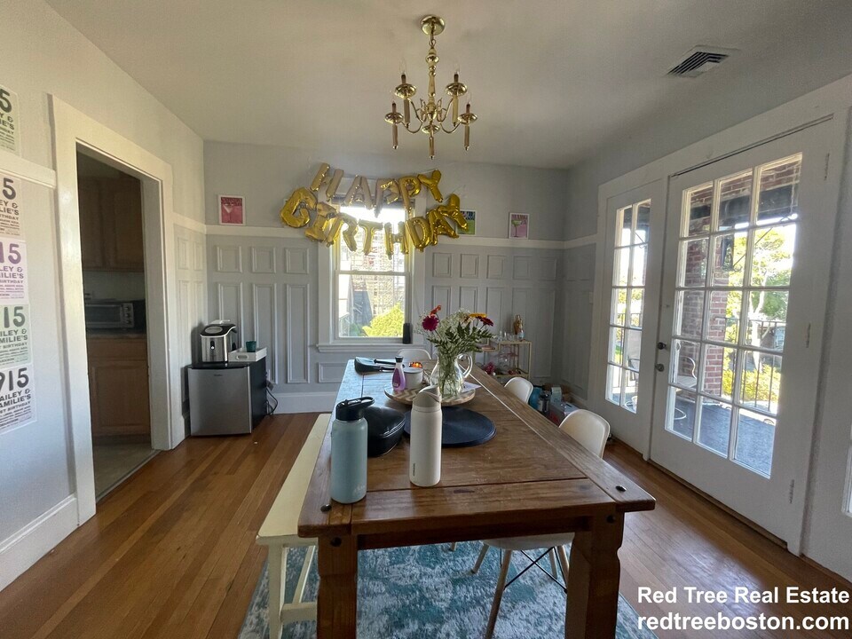 209 Chestnut Hill Ave in Boston, MA - Building Photo