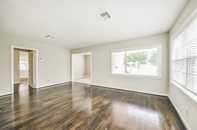 property at 4924 Palmetto St