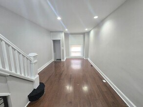 402 N Curley St in Baltimore, MD - Building Photo - Building Photo